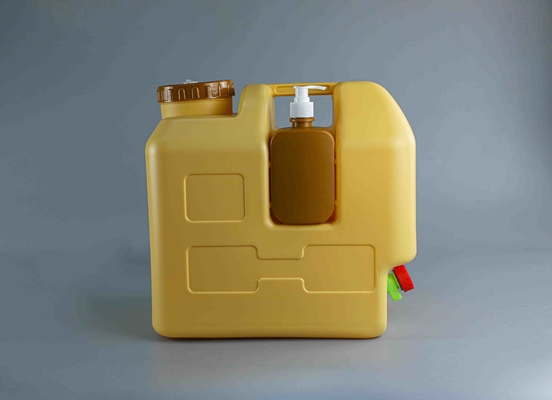 8 gallon xô nước với vòi nước và chai xà phòng lôi lỏng cho ngoài trời